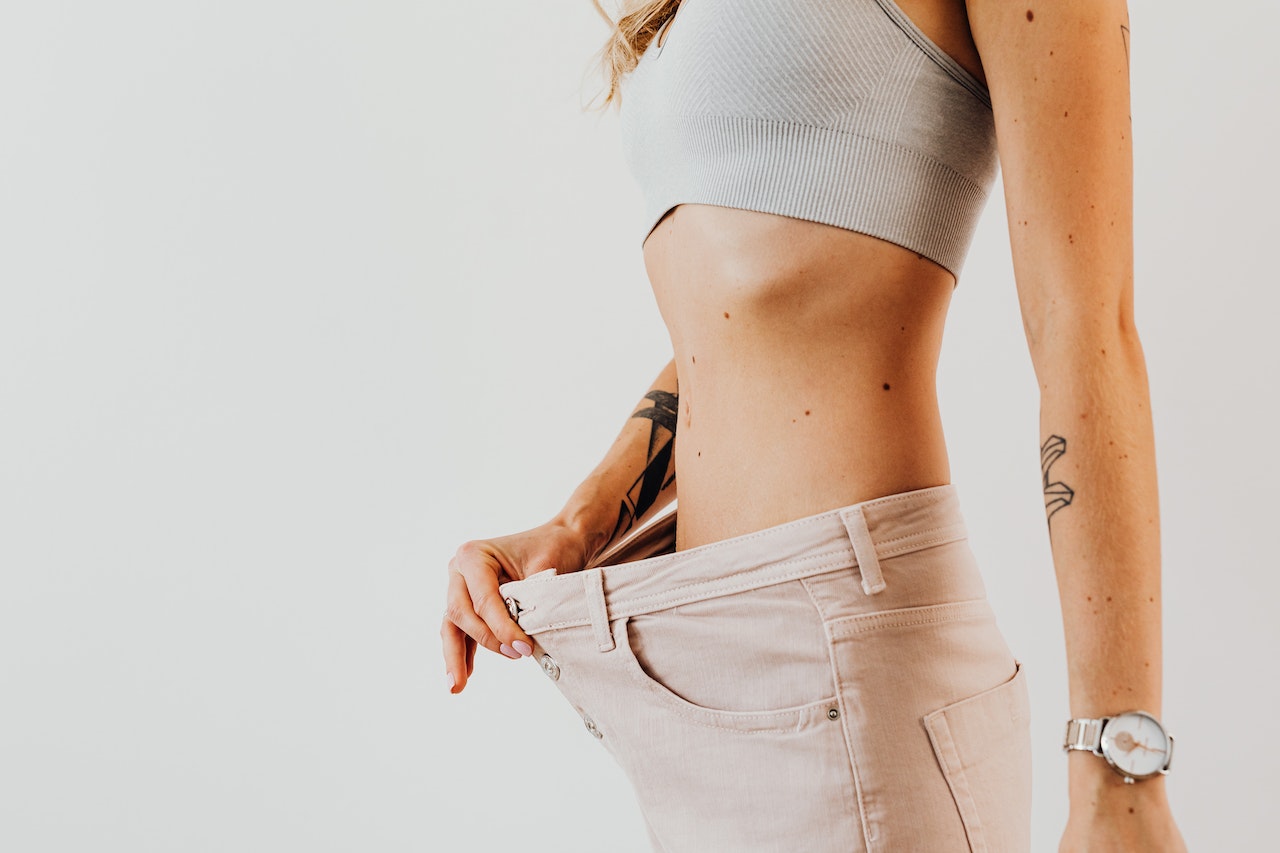 Reconstrucción abdominal (abdominoplastia): Recupera la firmeza y define tu figura